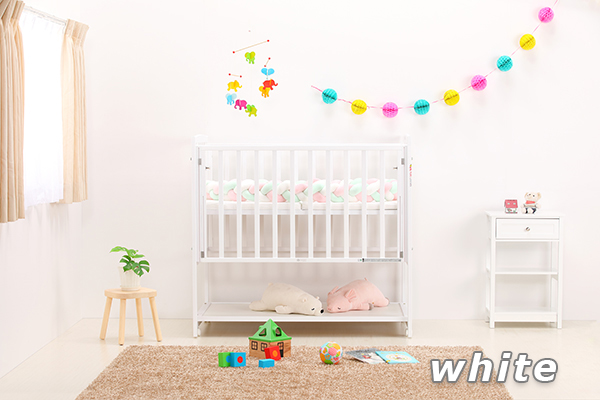 ベビーベッドのカラーバリエーションホワイト