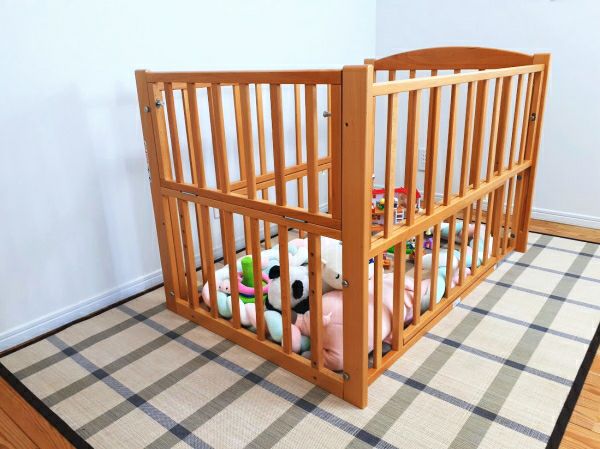 ベビーベッド ミニベビーベッド スリーオープン(収納板付)【国産】お世話用の扉が3枚